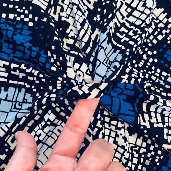 Cleo Petites Sleeveless Blouse - Picture 5 of 6